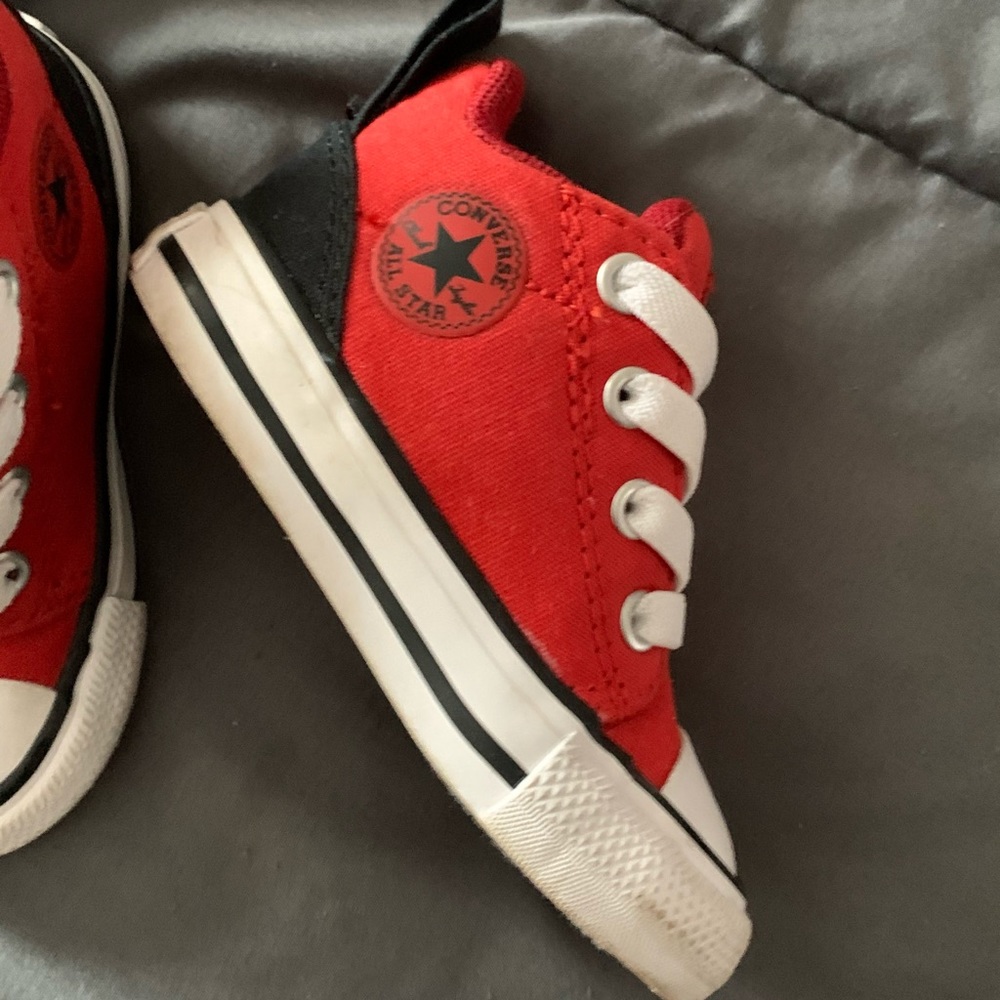 Boys converse